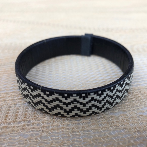 🐝 2 for $10🐝 Black Beauties of the Bangle Variety - Picture 3 of 6